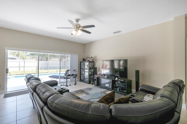 Building Photo - 5145 Marbella Isle Dr
