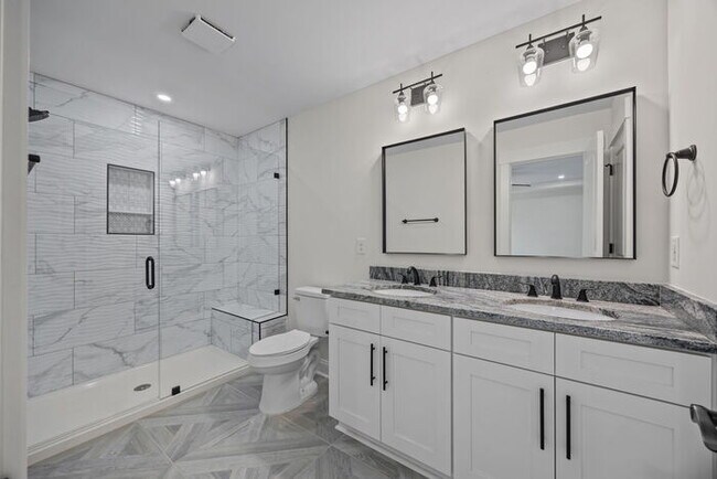 Building Photo - 387 Lake Farm Dr