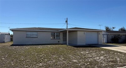 Building Photo - 3838 Beechwood Dr