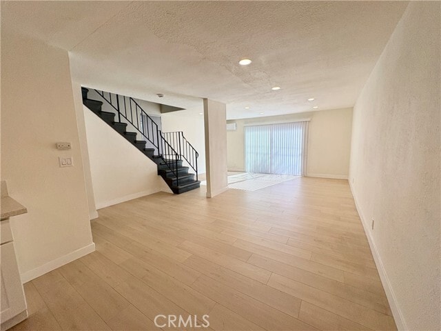 Building Photo - 660 E 6th St