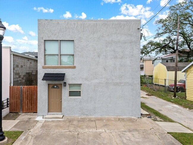 Primary Photo - 1010 27th St