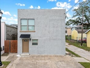 Building Photo - 1010 27th St
