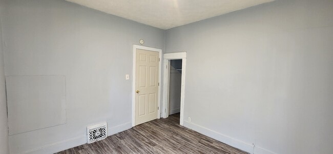 Building Photo - 115 E Conron Ave