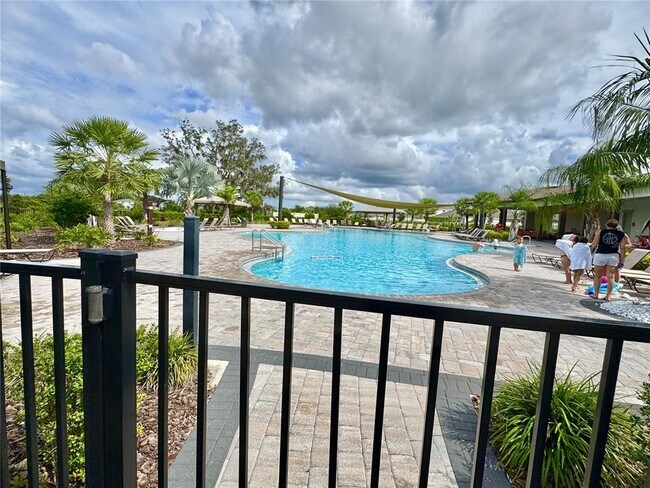 Building Photo - 2922 Boxwood Grove Row