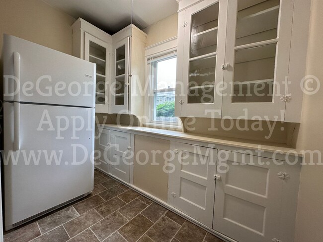 Building Photo - 4 Bedroom 1 Bath Single Family Home for Re...