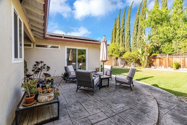 Building Photo - Stylish & Comfort Home in Prime San Jose Location