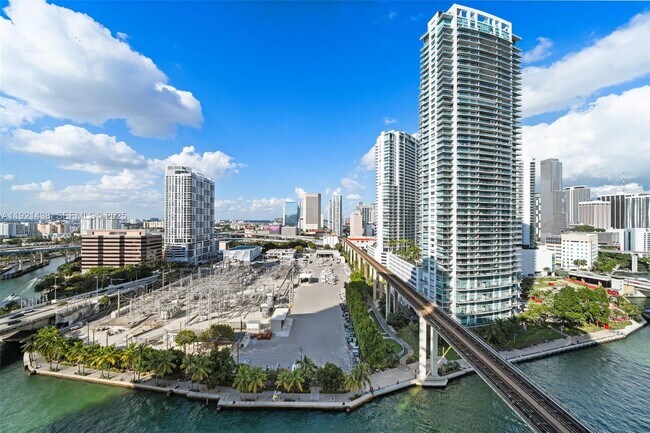 Building Photo - 690 SW 1st Ct