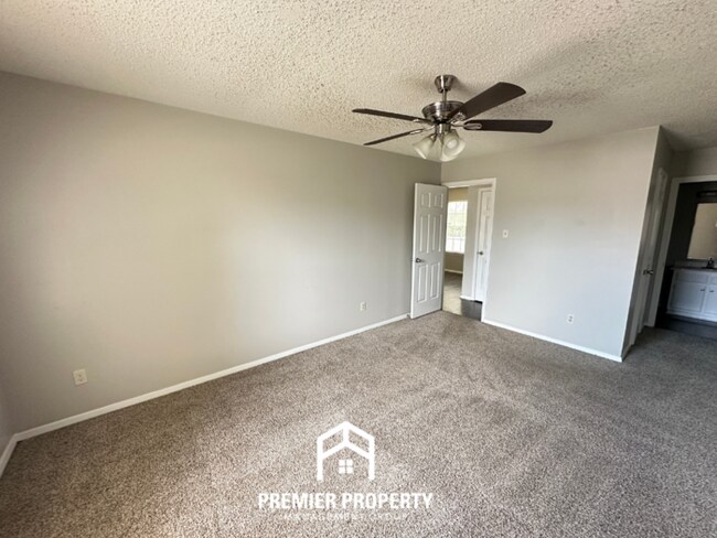 Building Photo - 4479 Shadow Creek St
