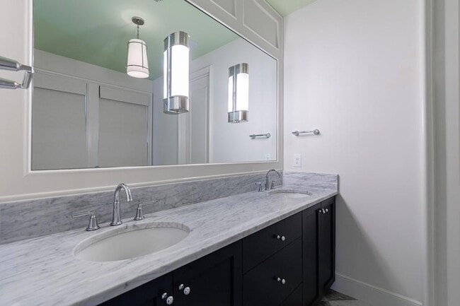 Building Photo - 81 Delmont Dr NE