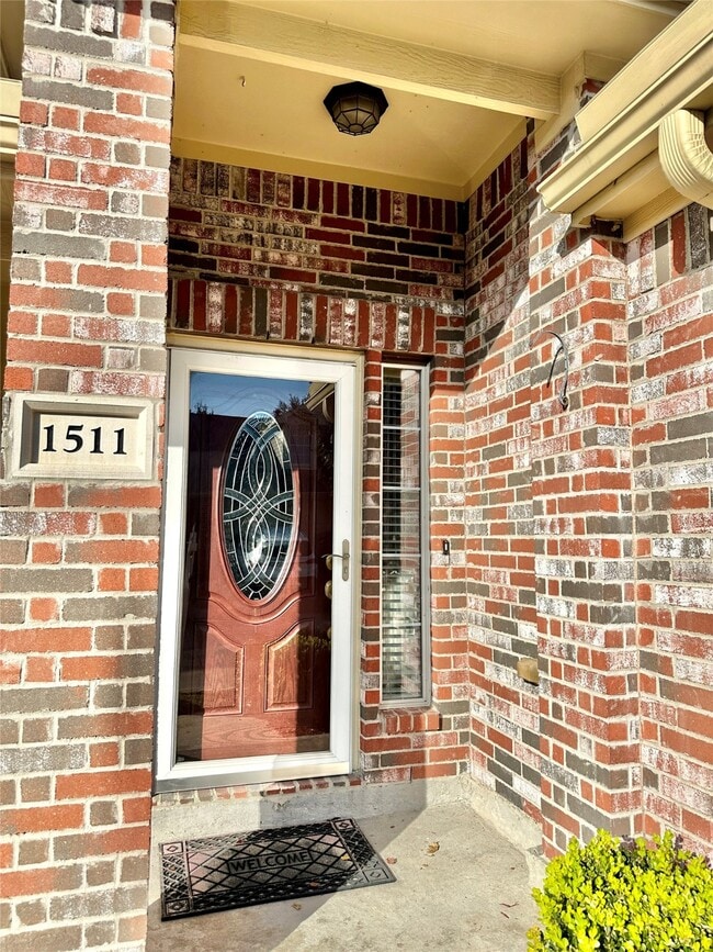 Building Photo - 1511 Village Townhome Dr