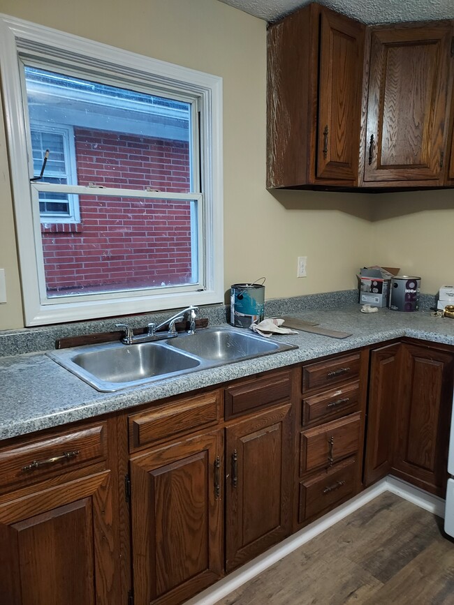 Kitchen - 1602 Haskin Ave