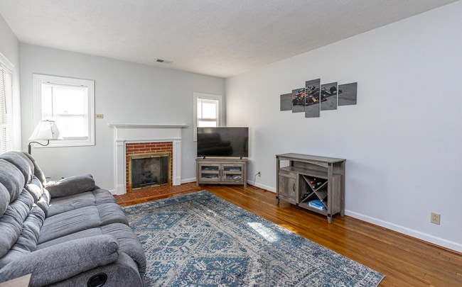 Building Photo - 204 Norwood Dr