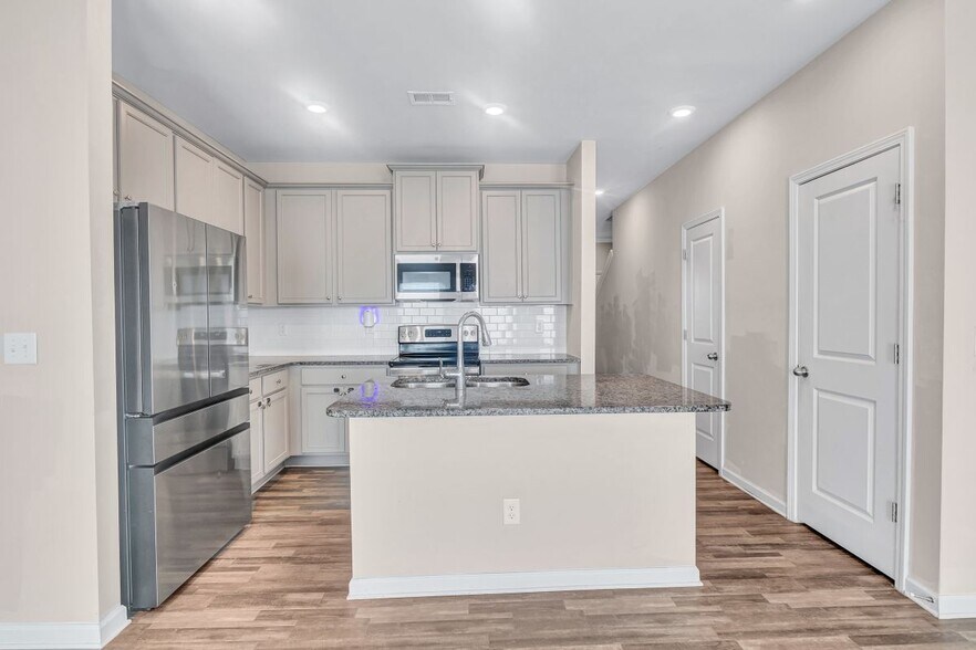 Building Photo - 585 McWilliams Rd SE