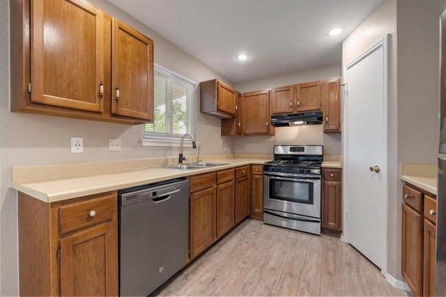 Building Photo - 1016 Peggotty Pl