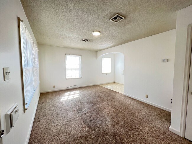 Building Photo - 7-11 S Cleveland St