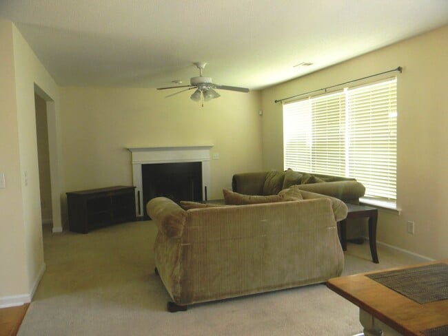 Building Photo - Great Home in Moncks Corner