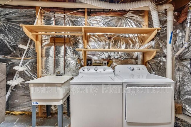 Building Photo - 1805 N Adams St