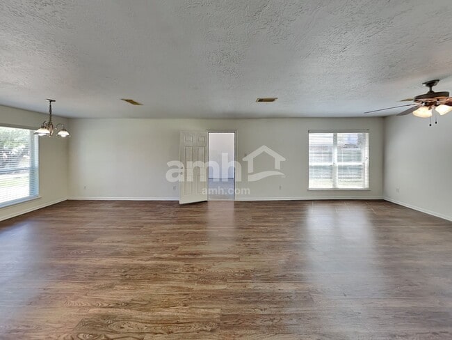 Building Photo - 13049 Skyline Dr