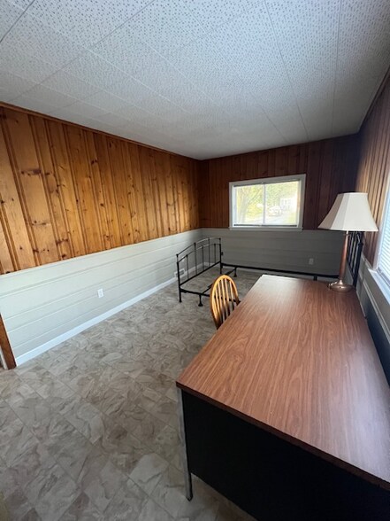 Building Photo - 240 Greenaway Dr