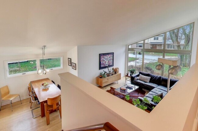 Building Photo - 321 Ferndale Rd