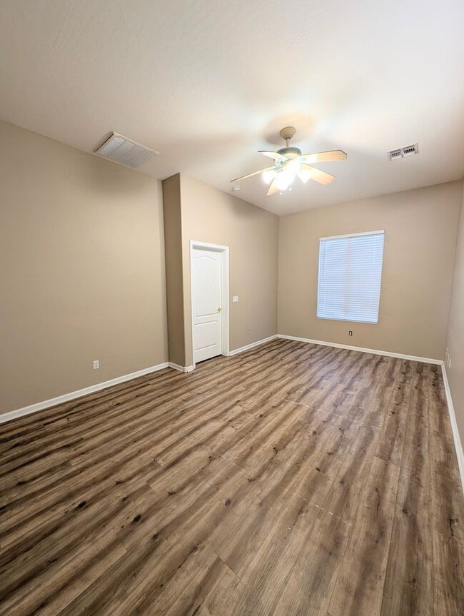 Building Photo - AVAILABLE NOW IN HIGLEY GROVES!!!!