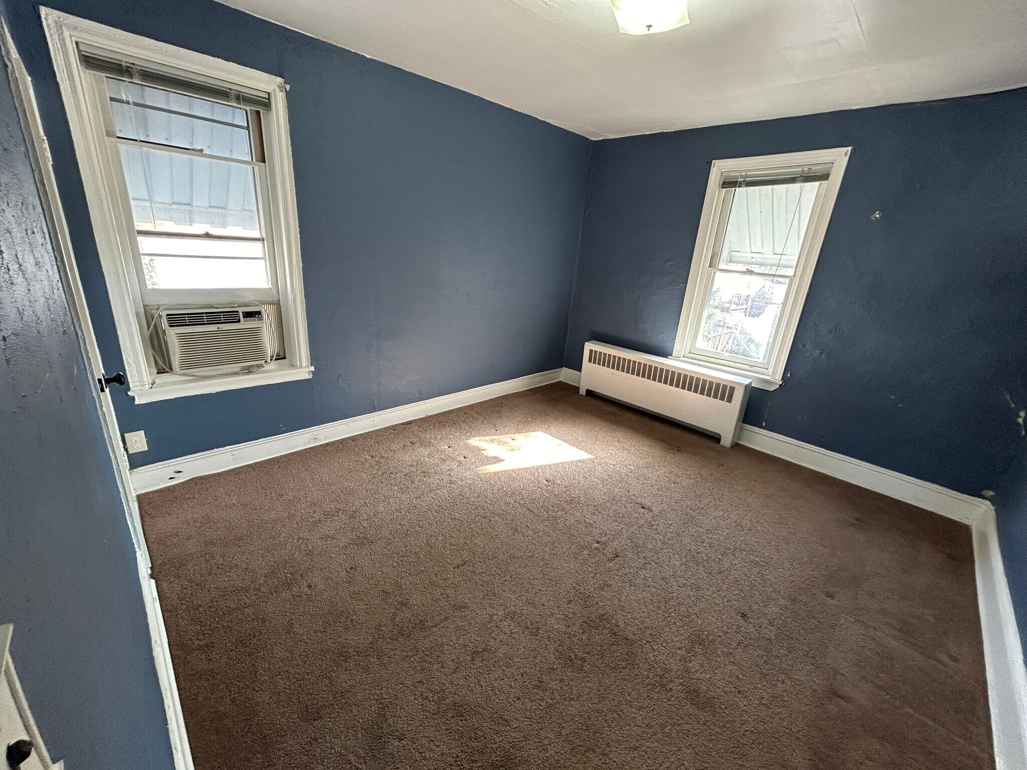 Building Photo - 245 Pensdale St