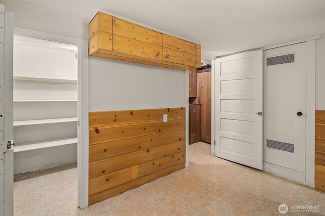 Building Photo - 5035 47th Ave NE