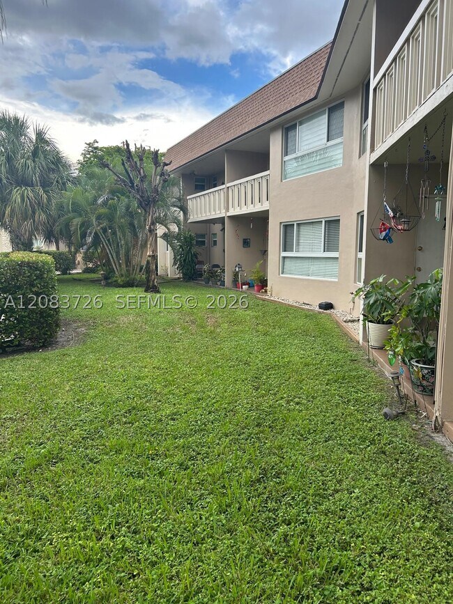 Building Photo - 7450 Miami Lakes Dr