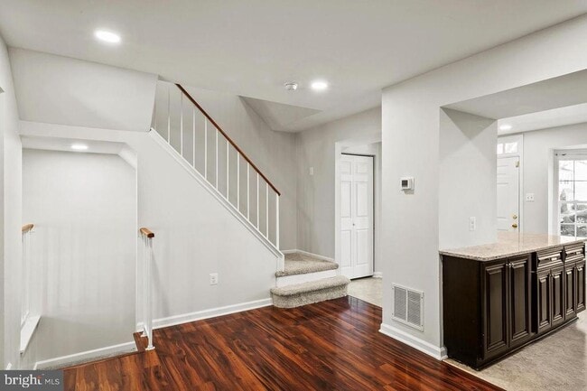 Building Photo - 7000 Ducketts Ln