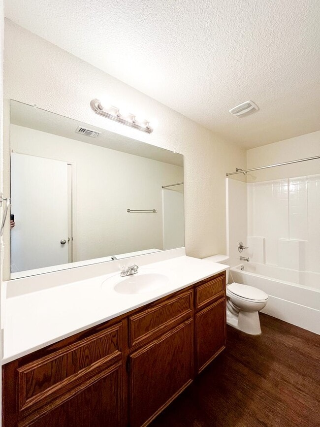 Building Photo - 1519 Justin Lp