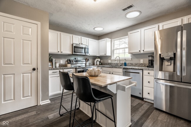 Building Photo - 9660 Overcrest Dr