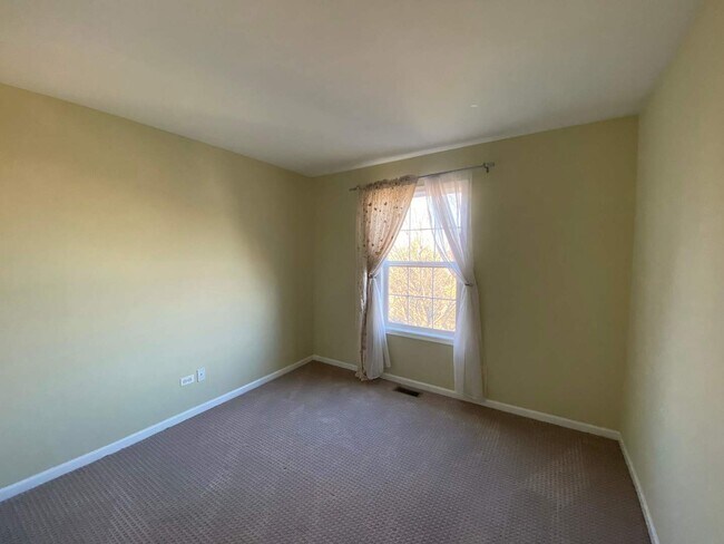 Building Photo - 2162 Yale Cir
