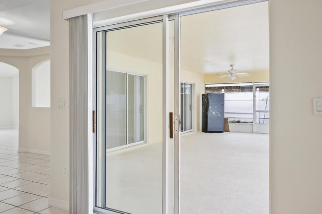 Building Photo - Palm Harbor Pool Home