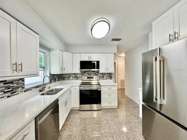 Building Photo - 10932 104th Ave