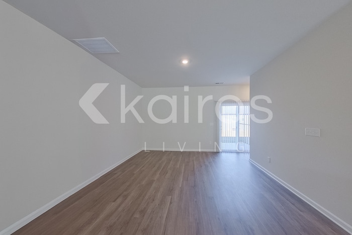 Building Photo - 2453 Banyan Cir