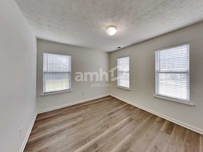 Building Photo - 2911 Water Lily Ct
