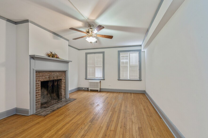 Living area - 31 Palmer Sq W