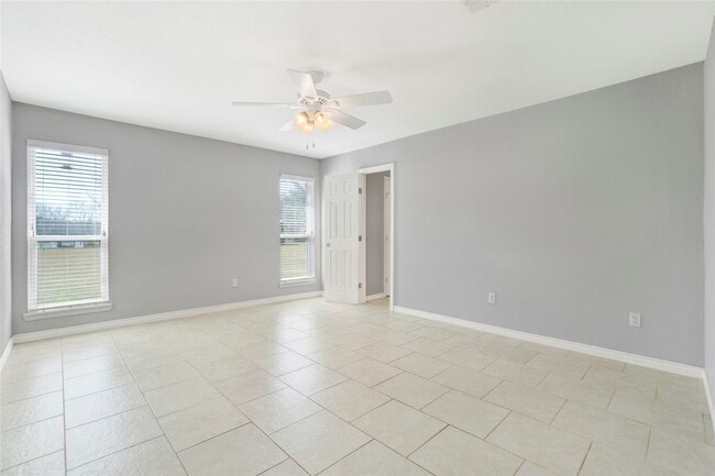 Building Photo - 140 Lakewood Dr