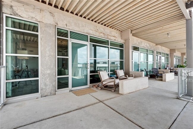 Building Photo - 890 Memorial Dr SE