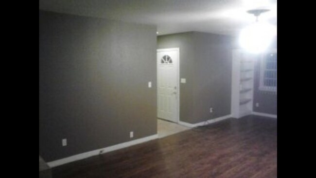 Building Photo - Pre Leasing for fall 2026!