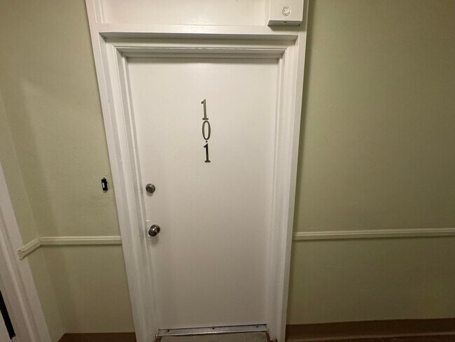 Building Photo - Modern Comfort Meets Prime Location | Stunning 1BR in North Park