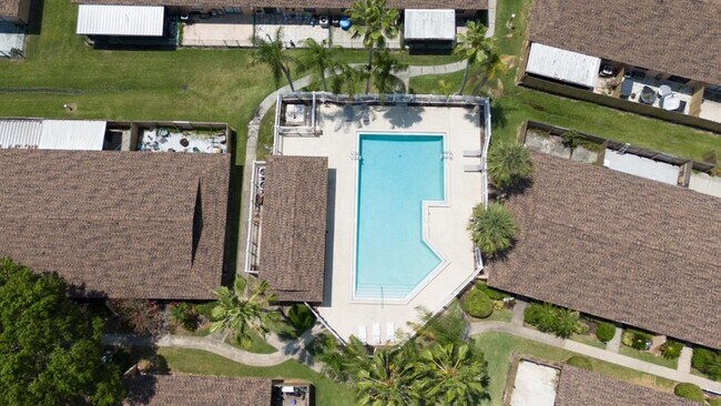 Building Photo - 2017 Caribbean Dr S