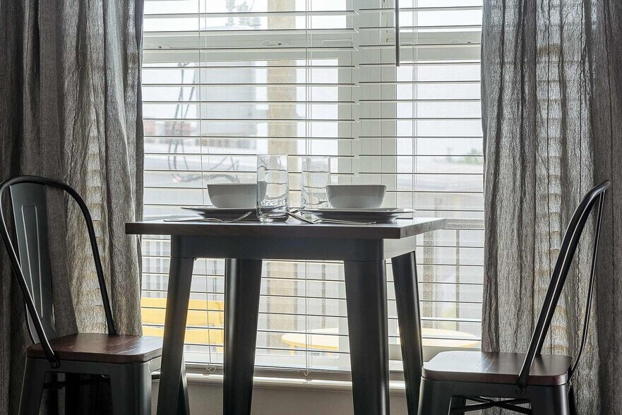 Building Photo - 2232 Empire Central Dr