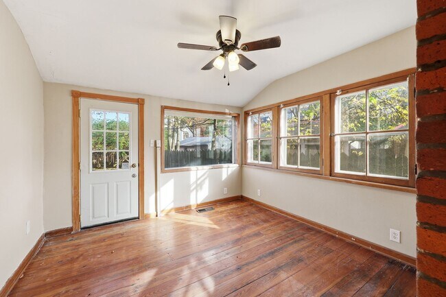 Building Photo - Muir - 308-308 1/2 Wilber Ave