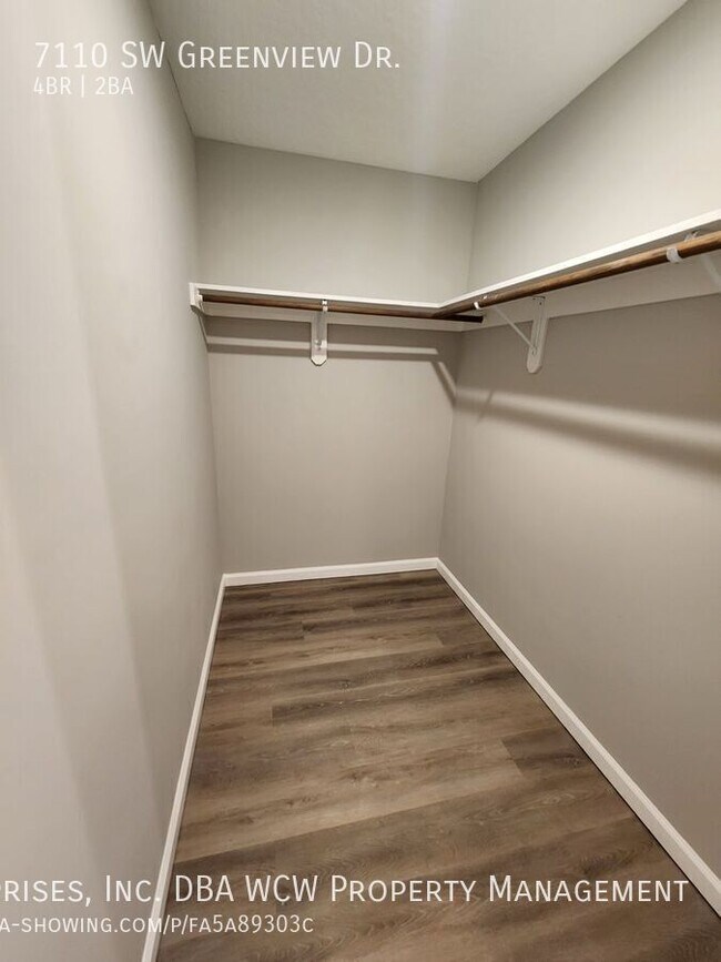 Building Photo - 7110 SW Greenview Dr