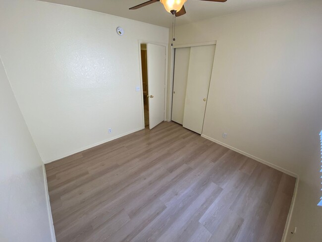 Building Photo - Corner Lot Property 3 bedroom 2 Bath