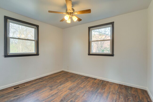 Building Photo - 1481 Snell Blvd