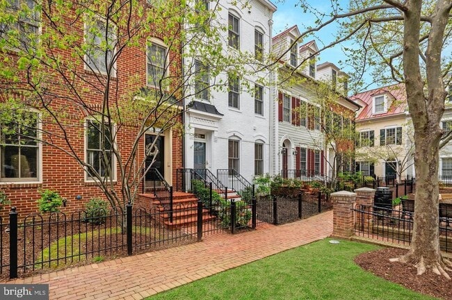 Building Photo - 420 Cook St