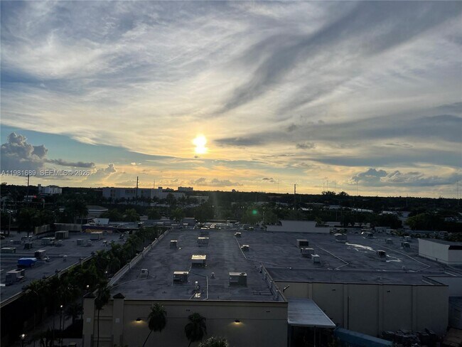 Building Photo - 2775 NE 187th St