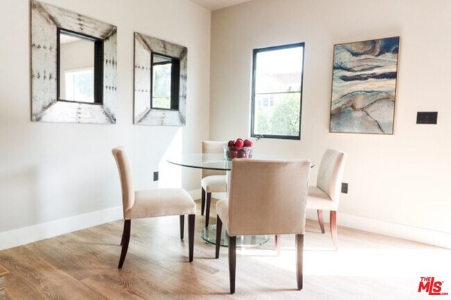 Building Photo - 1249 S Plymouth Blvd